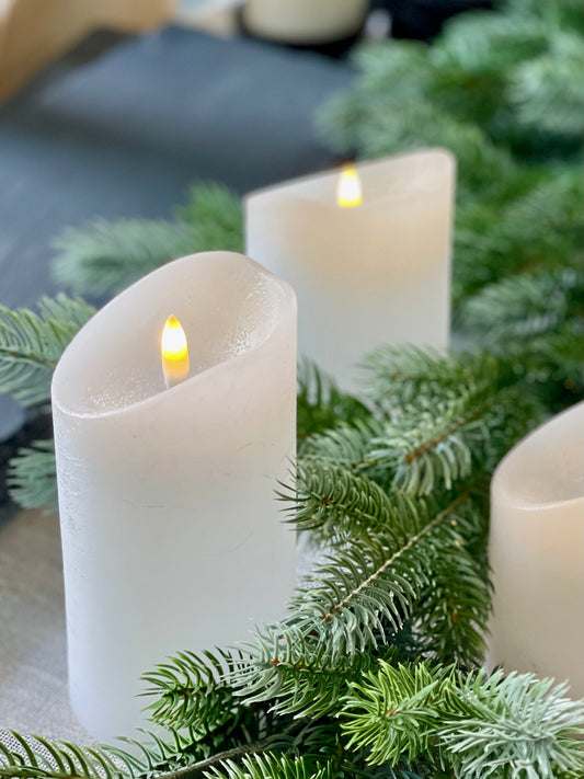Vela grossa branca LED alta